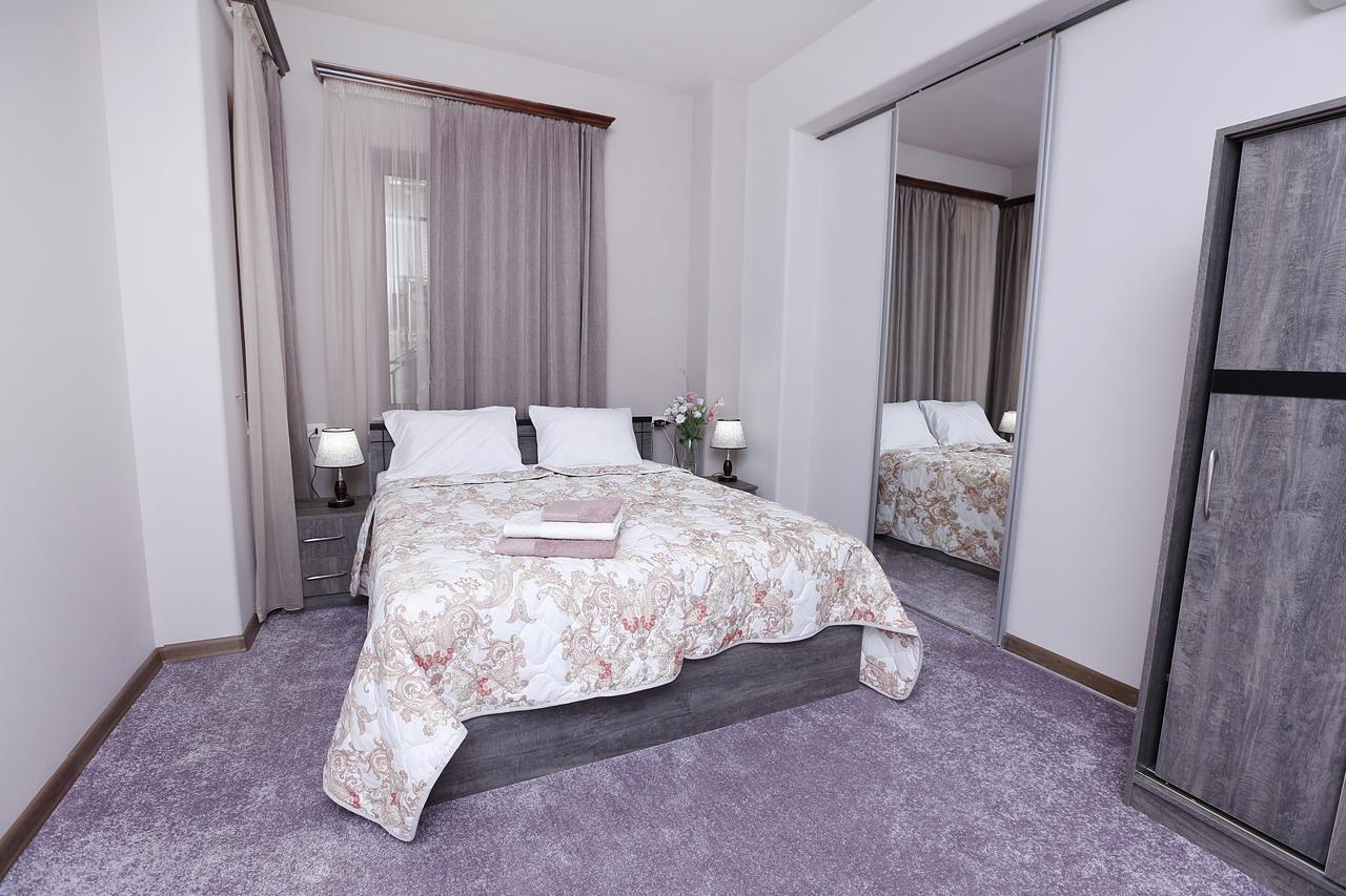 The Yard Hotel Yerevan Bagian luar foto