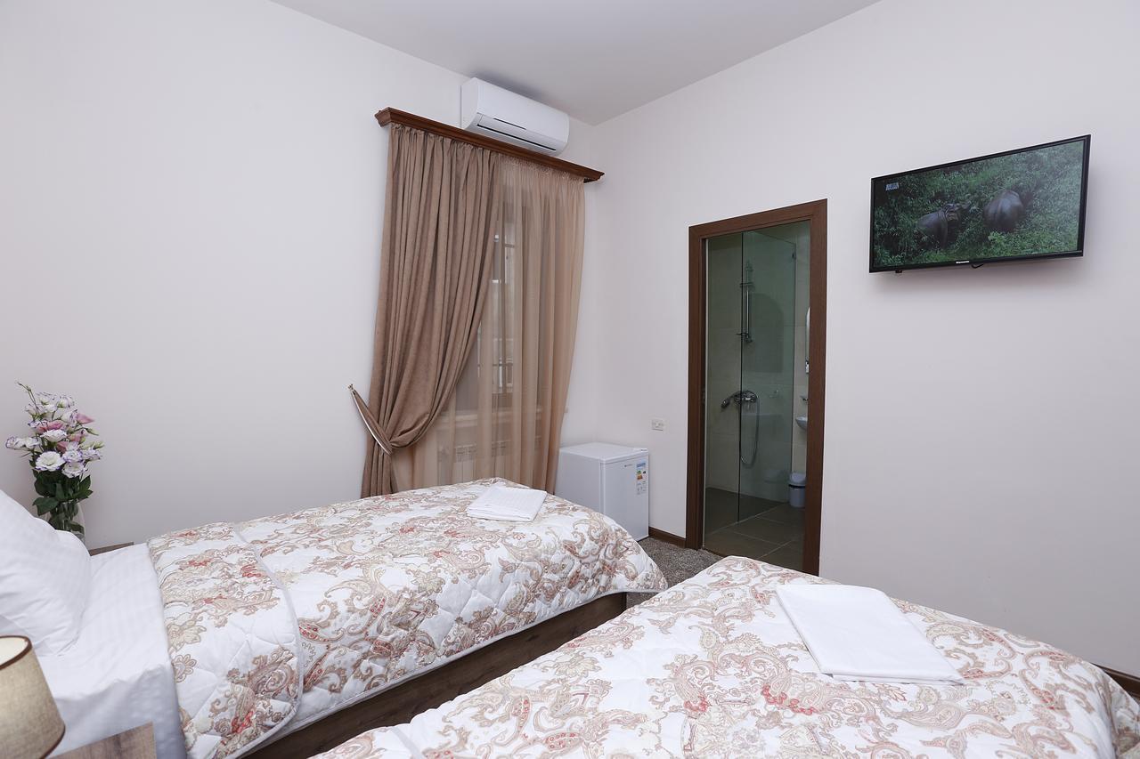 The Yard Hotel Yerevan Bagian luar foto