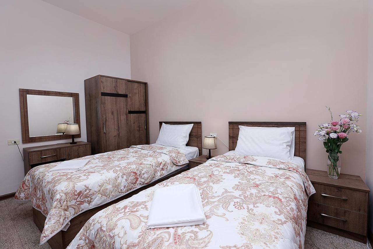 The Yard Hotel Yerevan Bagian luar foto