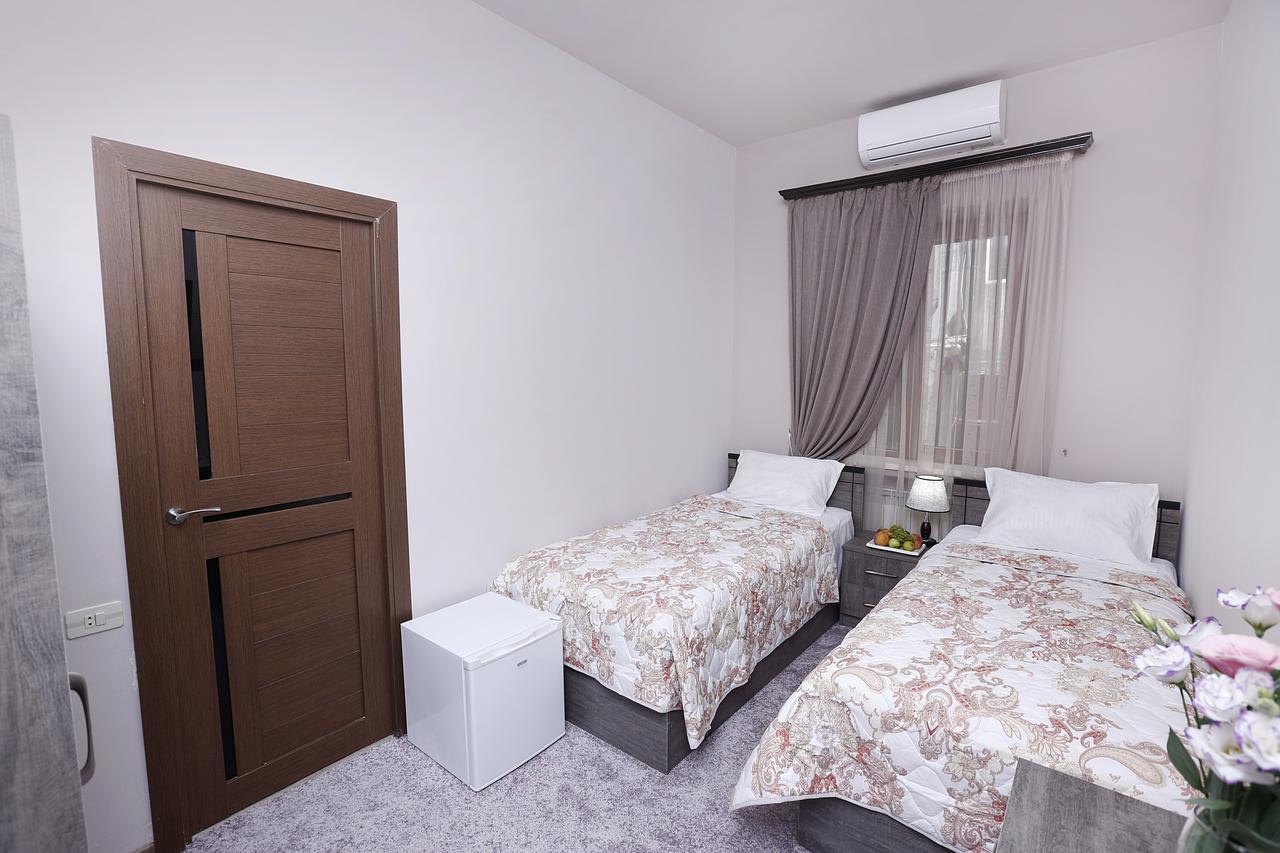 The Yard Hotel Yerevan Bagian luar foto
